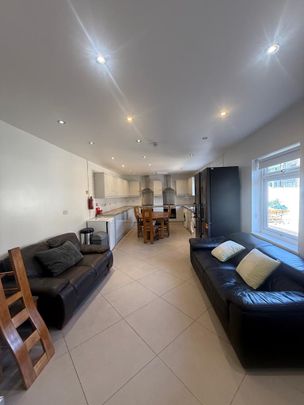 10 bedroom terraced house to rent - Photo 1