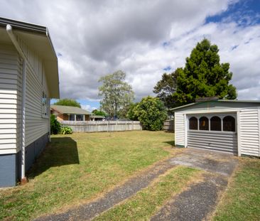 Charming Family Home with Spacious Yard - Photo 2