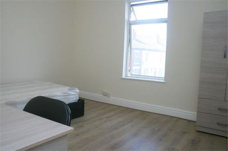 5 bedroom end of terrace house to rent - Photo 3