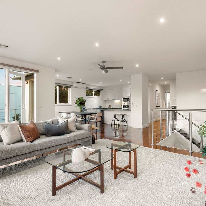 Please contact Molly Rogerson to arrange an inspection; SandringhamPM2@hodges.com.au - Photo 1