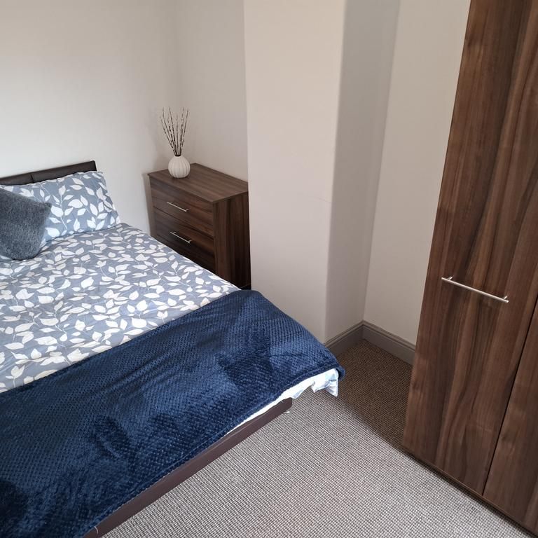 1 bedroom in a house share to rent - Photo 2