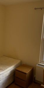 Room in a Shared Flat, Leslie Road, E11 - Photo 3