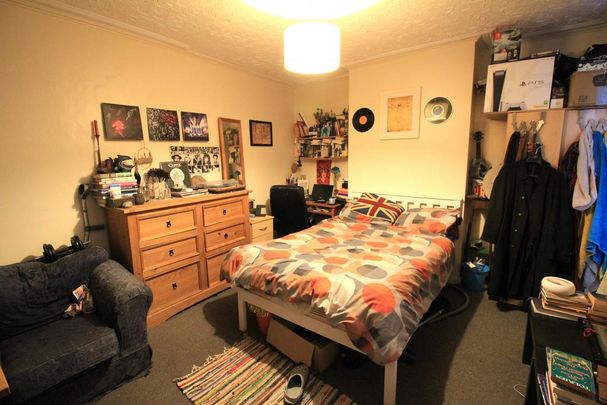 1 bedroom in a house share to rent - Photo 1