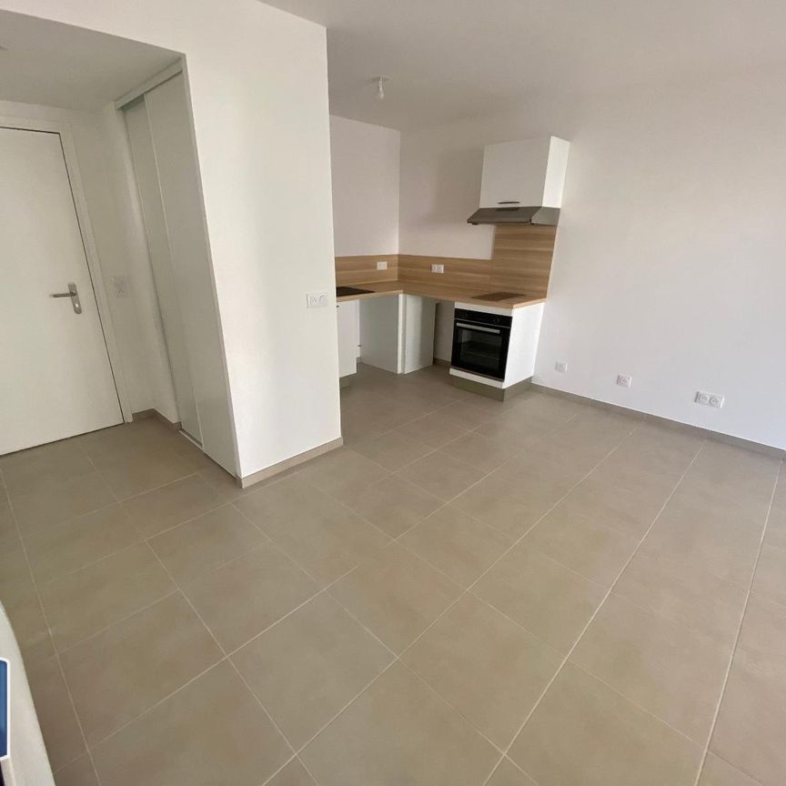 Location Appartement 2 pièces 40m² HYERES 83400 - Photo 1