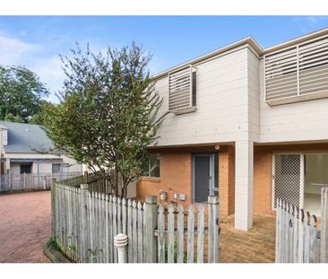 6/9-11 Hathern Street, Leichhardt NSW 2040 - Townhouse For Rent | D... - Photo 2