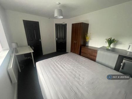 1 bedroom in a house share to rent - Photo 3