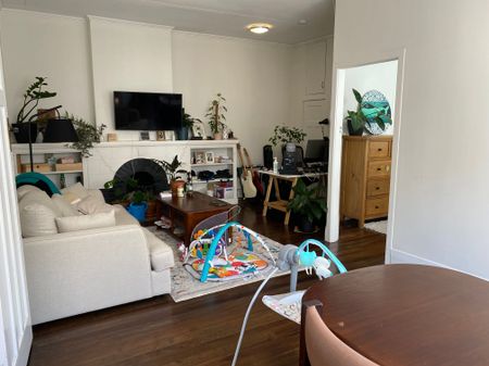 Spacious and sunny unit - Photo 5