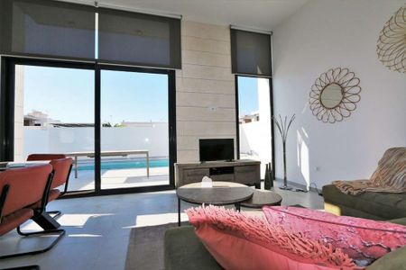 Luxury Villa for rent in Pilar de la Horadada, Valencia - Photo 5