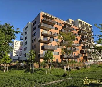 TOP-GELEGENHEIT! | NEUWERTIGE 3-ZIMMER-WOHNUNG | GROSSZÜGIGER BALKON | EWE-DESIGNKÜCHE | NAHE U1 KAGRANER PLATZ - Photo 3