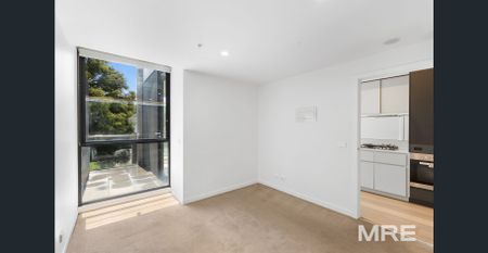 Spacious, perfect location - Photo 4