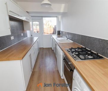 3 bedroom semi-detached house to rent - Photo 6