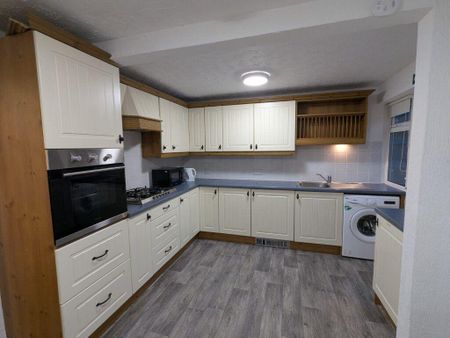 5 bedroom house to rent - Photo 2