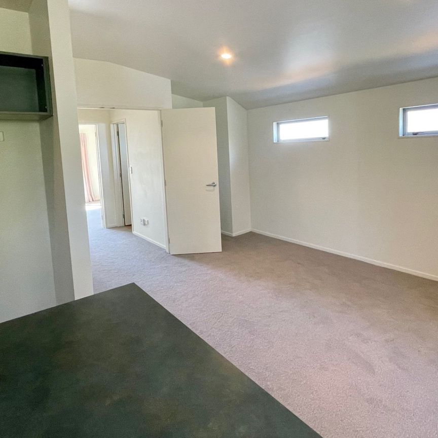 Spacious Townhouse | Temporary Reduced Rent! - Photo 1