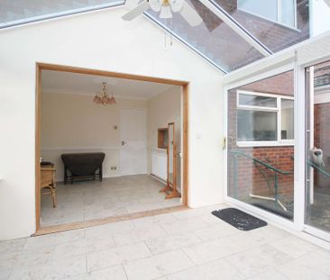 4 bedroom detached house to rent - Photo 4