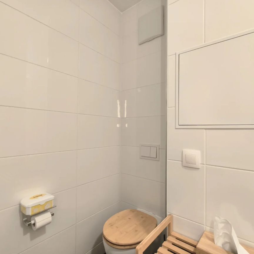 3-Zimmer-Dachgeschosswohnung mit 2 Balkonen, Wintergarten-Loggia & Weitblick - U2 Hardeggasse fußläufig - Klimaanlage & Küche - Foto 1