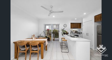 Modern Comfort & Lifestyle - 6 Years Young Townhouse in Prime Thornlands Location - Photo 3