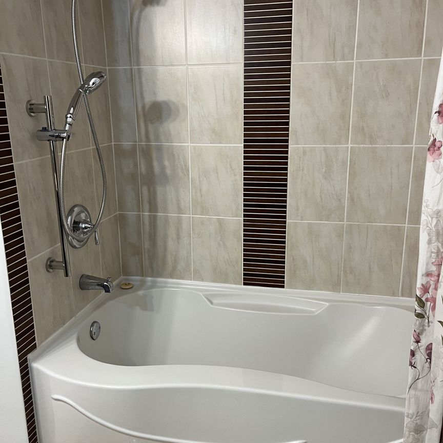 For Lease - 758 Greenore Road, Mississauga, Ontario - Photo 1