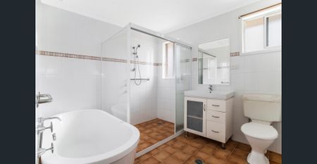 Family living meets coastal convenience - Photo 4