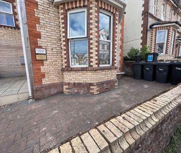 Detatched 9 bed HMO property in the heart of the English Riviera Ro... - Photo 4