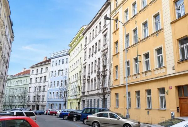 Pronájem bytu 2+kk (mezonet), ulice Bořivojova, Praha 3; částečně zařízený, MHD 2 min chůzí - Фото 1