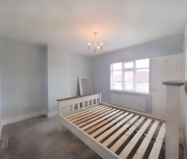 4 bedroom semi-detached house to rent - Photo 3