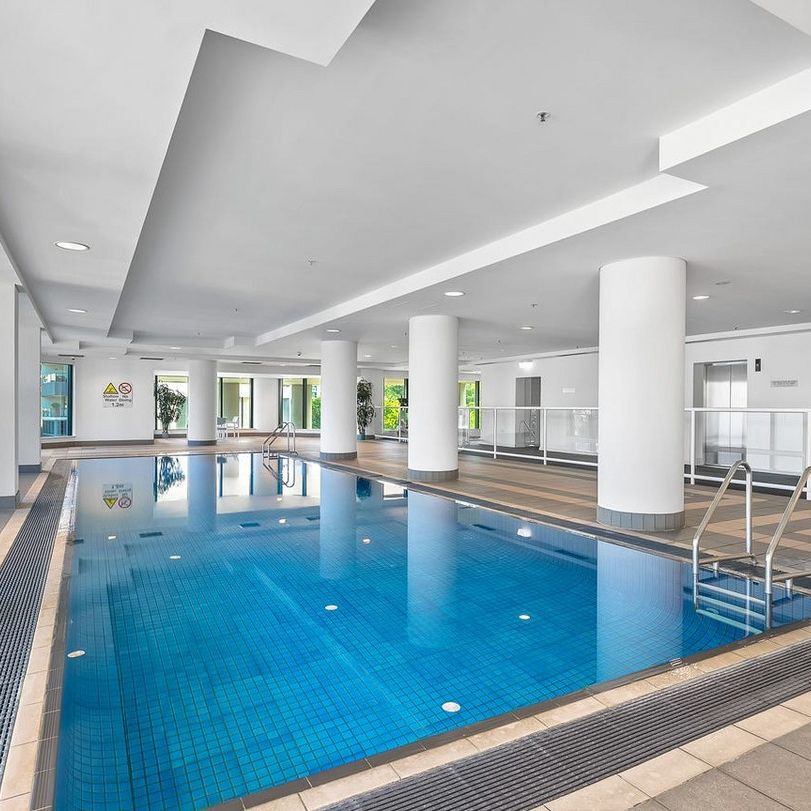 Riverside Elegance at Macleay Tower and Villas - Stunning 2-Bedroom Apartment - Photo 1