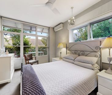 Quiet, Single-Level Living with Expansive Garden in Boutique Block - Photo 5