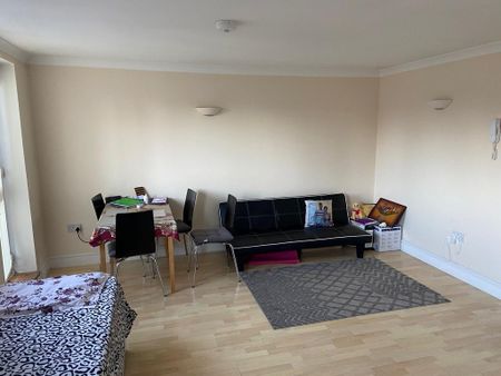2 bedroom flat to rent - Photo 2
