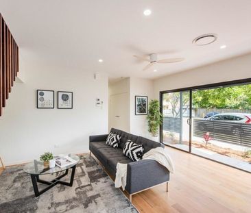 Stylish Bulimba living - Photo 2