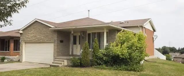 2 HODDLE CRESCENT — 3 Bedroom - Photo 1