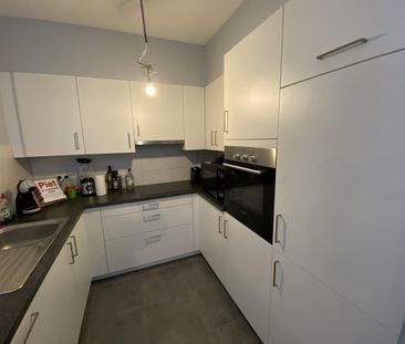 Goed gelegen appartement met twee slaapkamers en een zonnig terras. - Photo 3