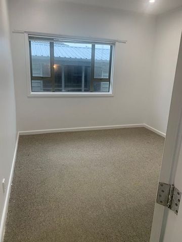 Charming 4BR Family Home in Papatoetoe - Photo 5