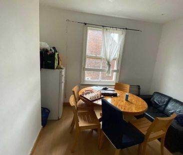 9 bedroom semi-detached house to rent - Photo 2