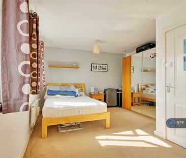 1 bedroom in a house share to rent - Photo 5