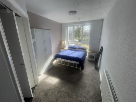 1 bedroom in a house share to rent - Photo 3