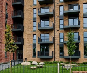 907, 6 Barking Wharf Square, Apo Barking - Photo 1