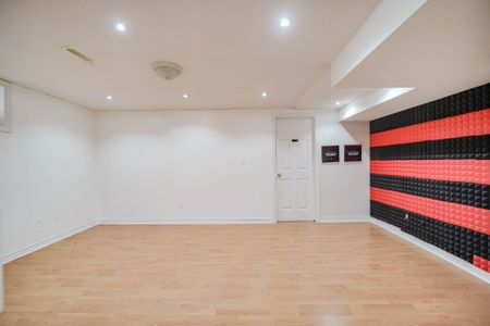 For Lease - 407 Hollandview Trail, Aurora, Ontario - Photo 4