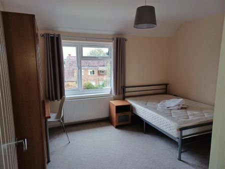 4 bedroom end of terrace house to rent - Photo 4