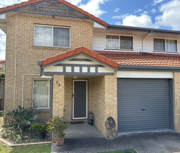 Quiet Semi-Freestanding Townhouse with Extra Parking – 73/70 Alling... - Photo 3