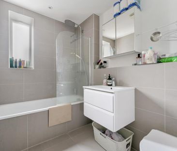 £568.85 per week (£2,465.00 per month) - Photo 2