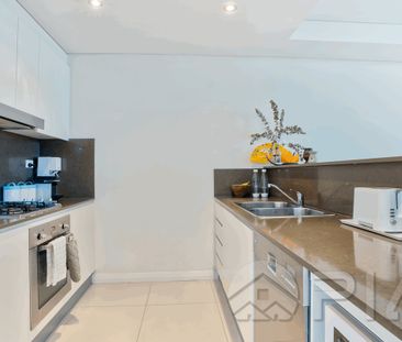 Great location!!! Approx. 5 minutes to train station. - Photo 5