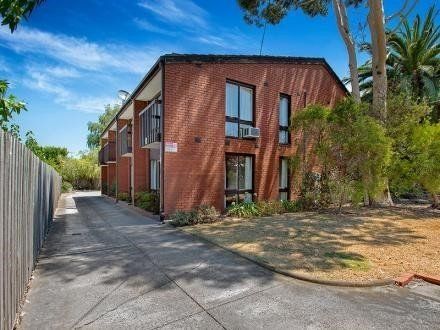 Two Bedroom Townhouse With Courtyard - Photo 1