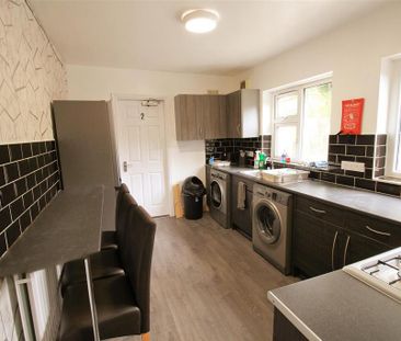 1 bedroom in a house share to rent - Photo 3