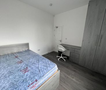 7 bedroom townhouse to rent - Photo 2