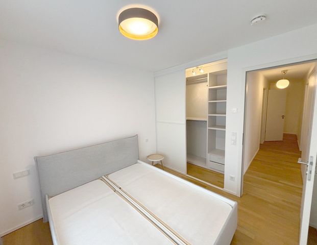 Trier: Stilvoll möblierte 2-Zimmer-Wohnung mit offenem Wohn- und Essbereich - Photo 1