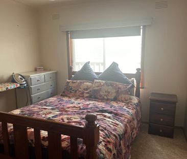 PERFECTLY POSITIONED FAMILY HOME - Photo 5