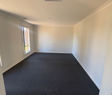 Spacious, Stylish & Move-In Ready – 4-Bedroom Family Home! - Photo 3