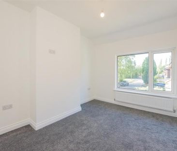 3 bedroom mews to rent - Photo 3