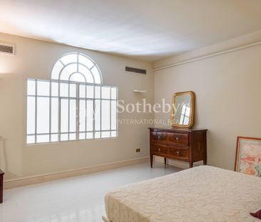 Prestigioso appartamento con ampio balcone nel cuore di Chiaia - Photo 6