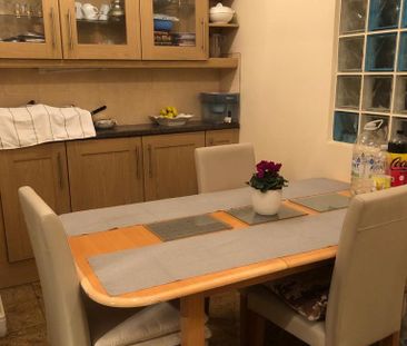 1 bedroom in a house share to rent - Photo 3